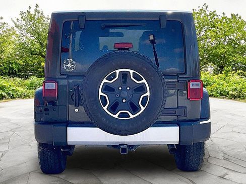 Used 2015 Jeep Wrangler Unlimited Sahara w/ Connectivity Group image 5