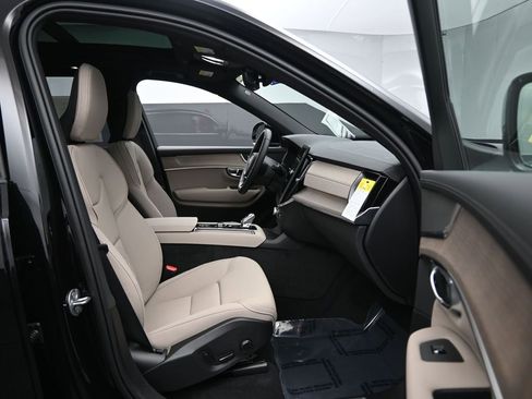 New 2026 Volvo XC90 B6 Plus w/ Protection Package image 27