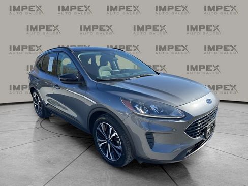 Used 2022 Ford Escape SE w/ SE Sport Appearance Package image 7