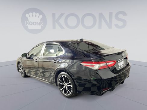 Used 2019 Toyota Camry SE w/ Convenience Package FWD image 4