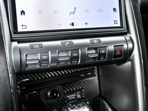 Used 2011 Nissan GT-R Premium image 36