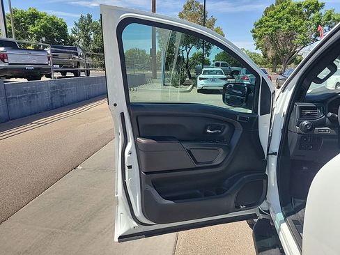 Used 2024 Nissan Titan PRO-4X w/ Pro-4x Convenience Package AWD/4WD image 12