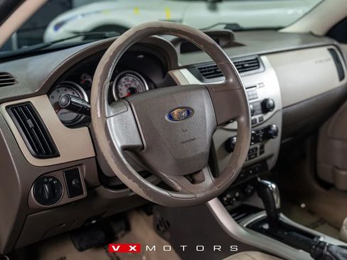 Used 2010 Ford Focus SE image 12