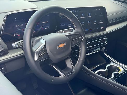 Used 2025 Chevrolet Traverse LT w/ Driver Confidence Package FWD image 13