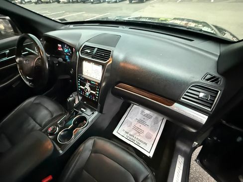 Used 2017 Ford Explorer Limited w/ Equipment Group 301A AWD/4WD image 17