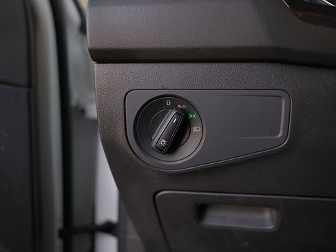 Used 2020 Volkswagen Tiguan S image 13