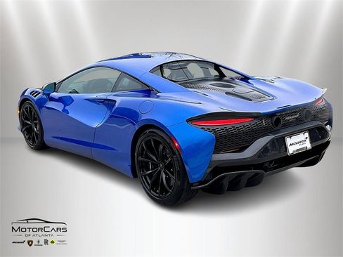 New 2025 McLaren Artura image 3