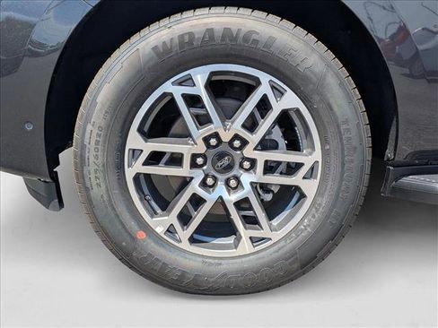 New 2025 Ford Expedition Active image 9