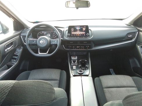 Used 2024 Nissan Rogue SV image 10