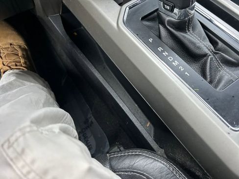 Used 2015 Ford F150 Lariat image 19