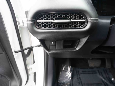 Used 2024 Honda HR-V EX-L image 11