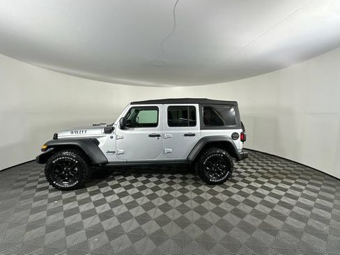 Used 2023 Jeep Wrangler Unlimited w/ Convenience Group AWD/4WD image 10