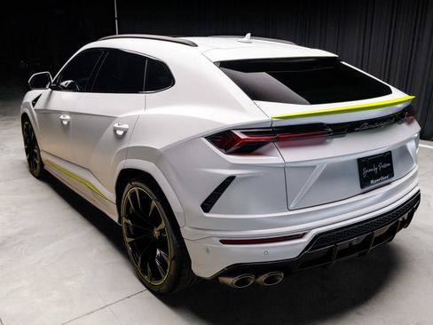 Used 2022 Lamborghini Urus AWD/4WD image 40