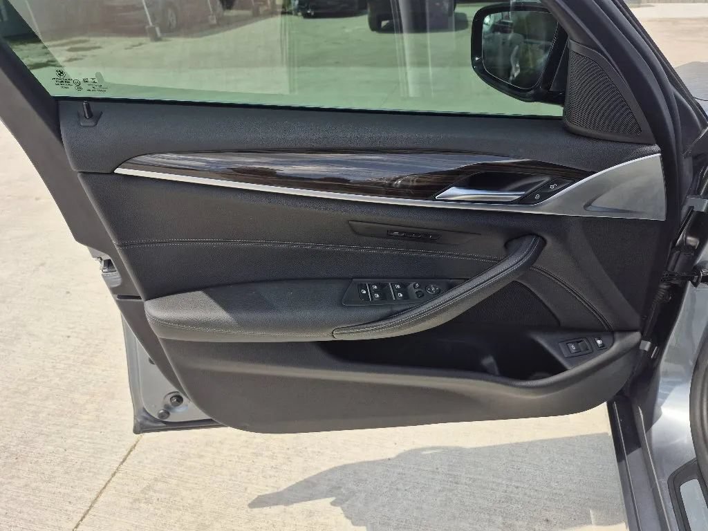Used 2019 BMW 530e w/ Convenience Package RWD image 13