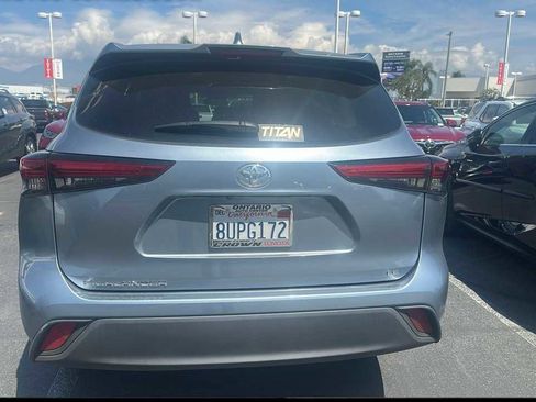 Used 2021 Toyota Highlander LE image 2