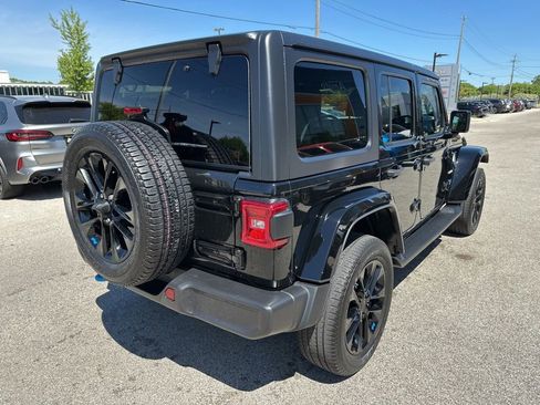 Used 2023 Jeep Wrangler Unlimited Sahara w/ Cold Weather Group AWD/4WD image 7