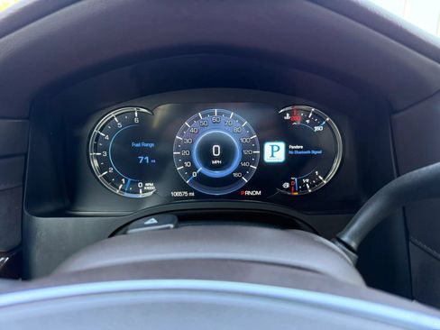 Used 2016 Cadillac Escalade Luxury AWD/4WD image 23