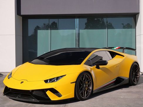 Used 2018 Lamborghini Huracan Performante image 19