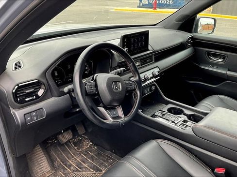 Used 2025 Honda Pilot TrailSport image 10