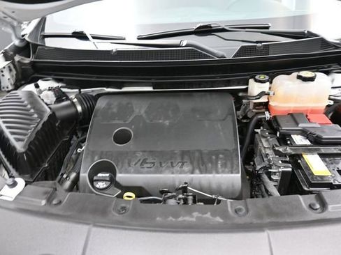 Used 2023 Chevrolet Traverse LT FWD image 32