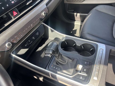 Used 2026 Kia Carnival FWD image 44