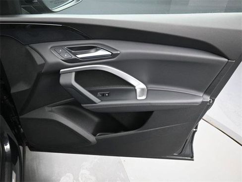 Certified 2025 Audi Q5 Premium w/ Convenience Package image 37