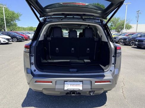 New 2026 Nissan Pathfinder SL w/ SL Premium Package AWD/4WD image 12