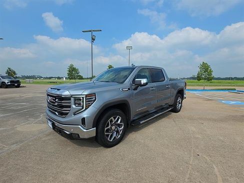 Used 2024 GMC Sierra 1500 SLT RWD image 2