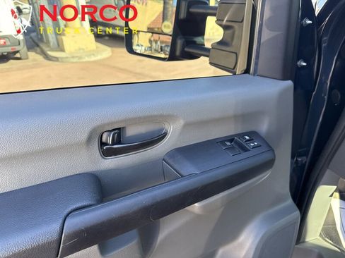 Used 2020 Nissan NV 3500 SL image 18
