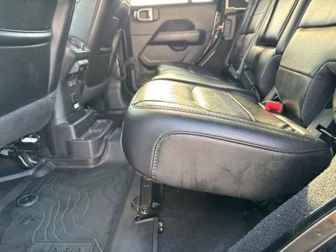 Used 2022 Jeep Wrangler Unlimited Sahara AWD/4WD image 20