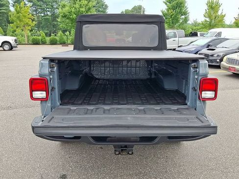 Used 2024 Jeep Gladiator Sport AWD/4WD image 23