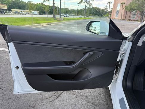 Used 2018 Tesla Model 3 Mid Range RWD image 10
