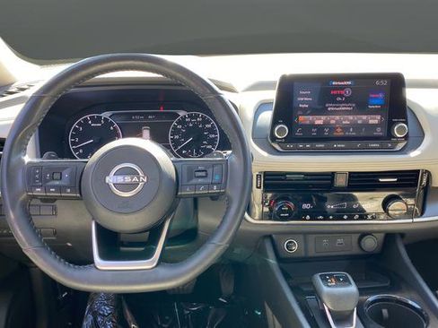 Used 2022 Nissan Rogue SV w/ SV Premium Package AWD/4WD image 11
