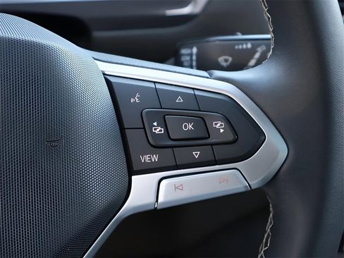 Used 2022 Volkswagen Tiguan SE w/ Panoramic Sunroof Package image 33