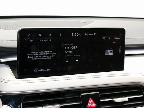 Used 2025 Genesis G70 2.5T image 17