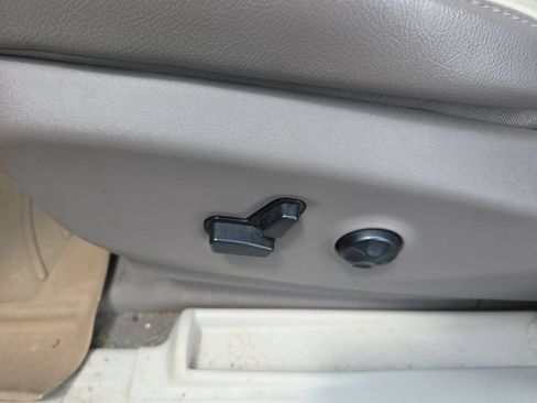 Used 2017 Chrysler Pacifica Touring-L FWD image 13