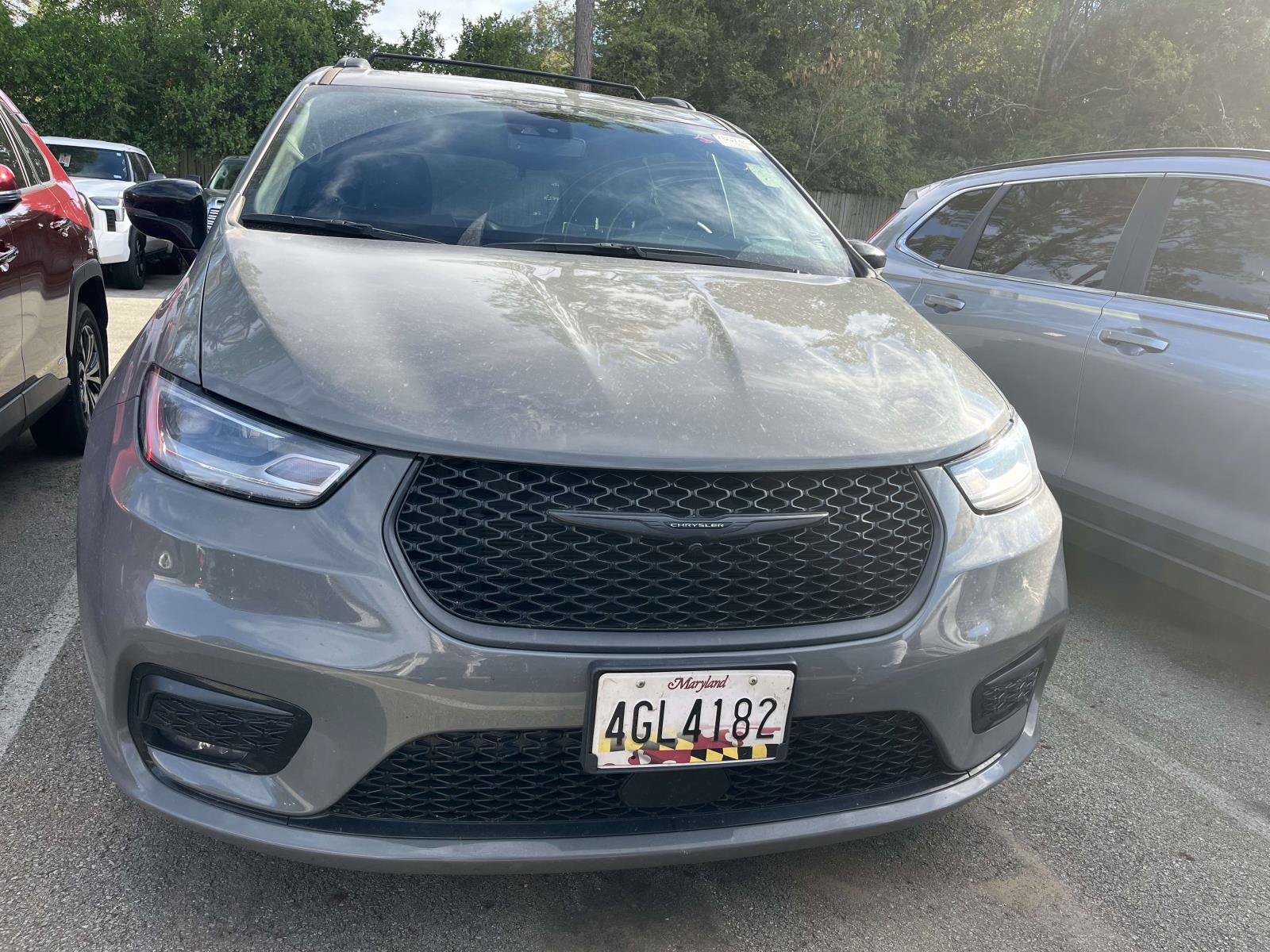 Used 2025 Chrysler Pacifica Limited FWD image 2