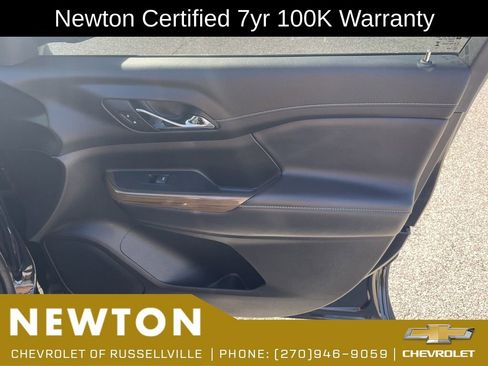 Used 2023 GMC Acadia SLE FWD image 23