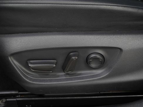 Used 2019 Toyota Camry SE w/ Convenience Package FWD image 21