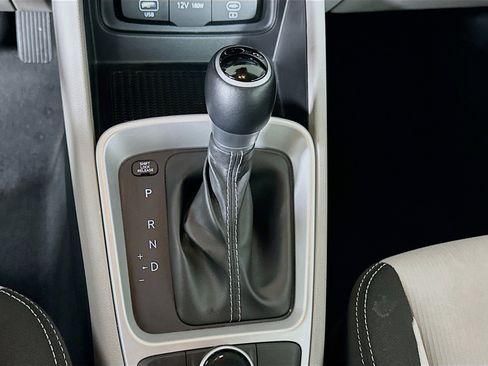 Used 2024 Hyundai Venue SEL image 24