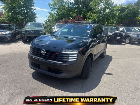 Used 2025 Nissan Kicks SR FWD image 4