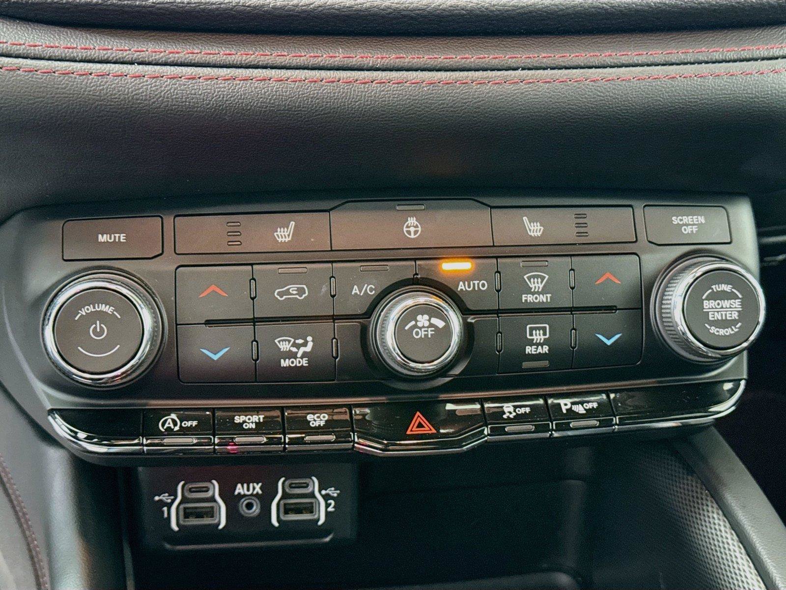 Used 2025 Dodge Durango GT AWD/4WD image 9