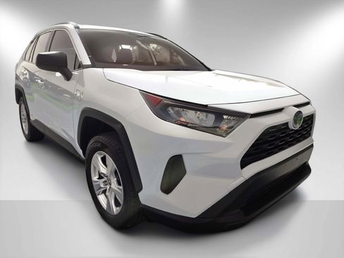 Used 2020 Toyota RAV4 LE image 5