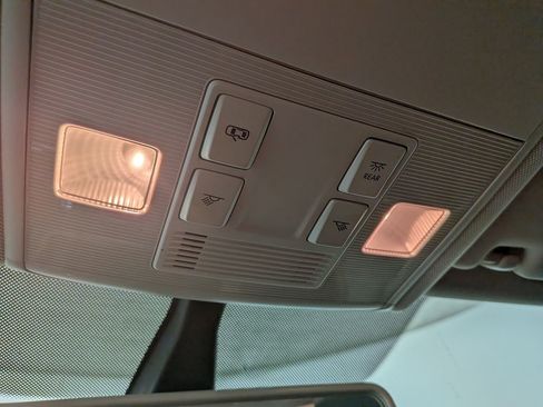 Used 2019 Volkswagen Golf S image 32