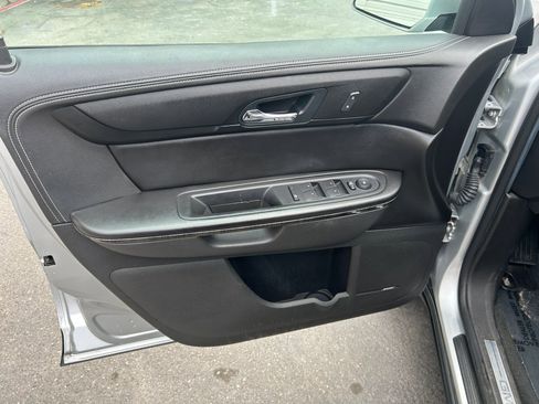 Used 2016 GMC Acadia SLT w/ Open Road Package AWD/4WD image 10
