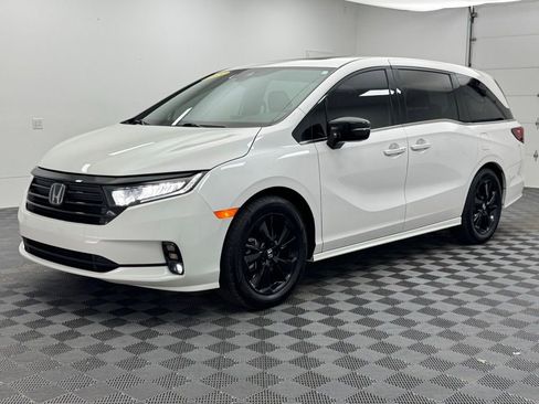 Used 2023 Honda Odyssey Sport image 2