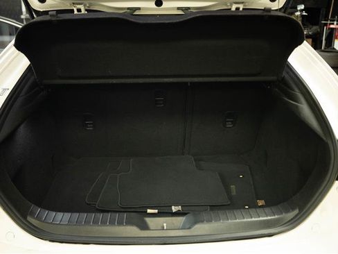 Used 2020 MAZDA MAZDA3 Hatchback w/ Preferred Package FWD image 7