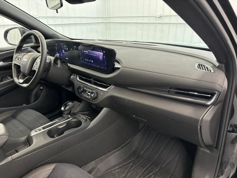 Used 2025 Buick Envista Preferred w/ Convenience I Package FWD image 32