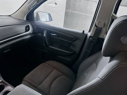 Used 2017 Chevrolet Traverse LT w/ Style and Technology Package FWD image 22