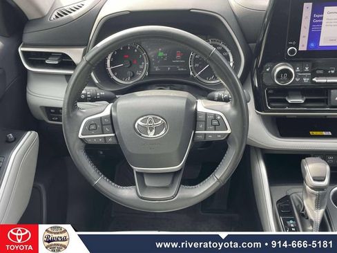 Used 2023 Toyota Highlander XLE AWD/4WD image 13